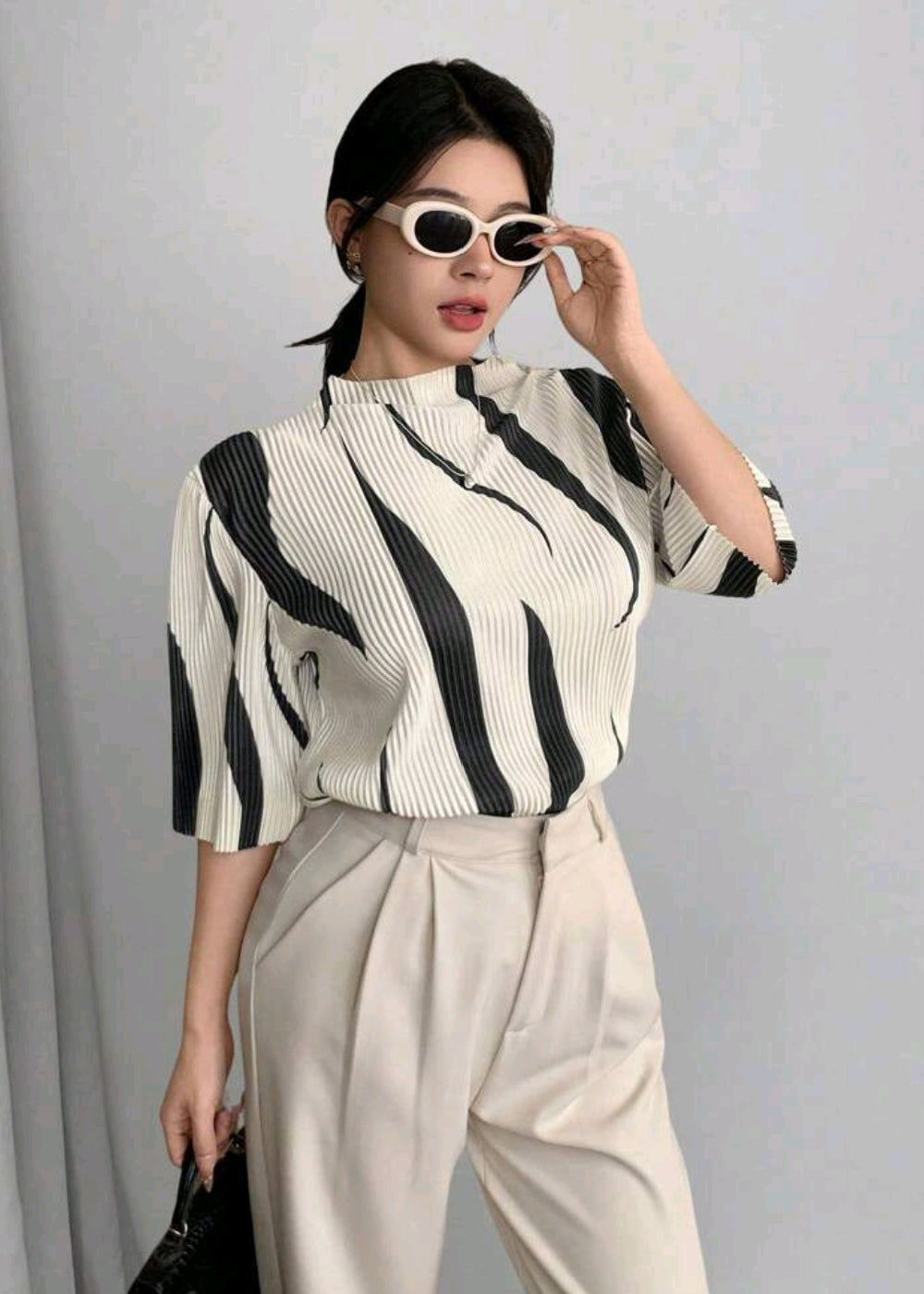 Asymmetrical Print Stand Collar Pleated Slim Fit Women's Short Sleeve T-Shirt  101924