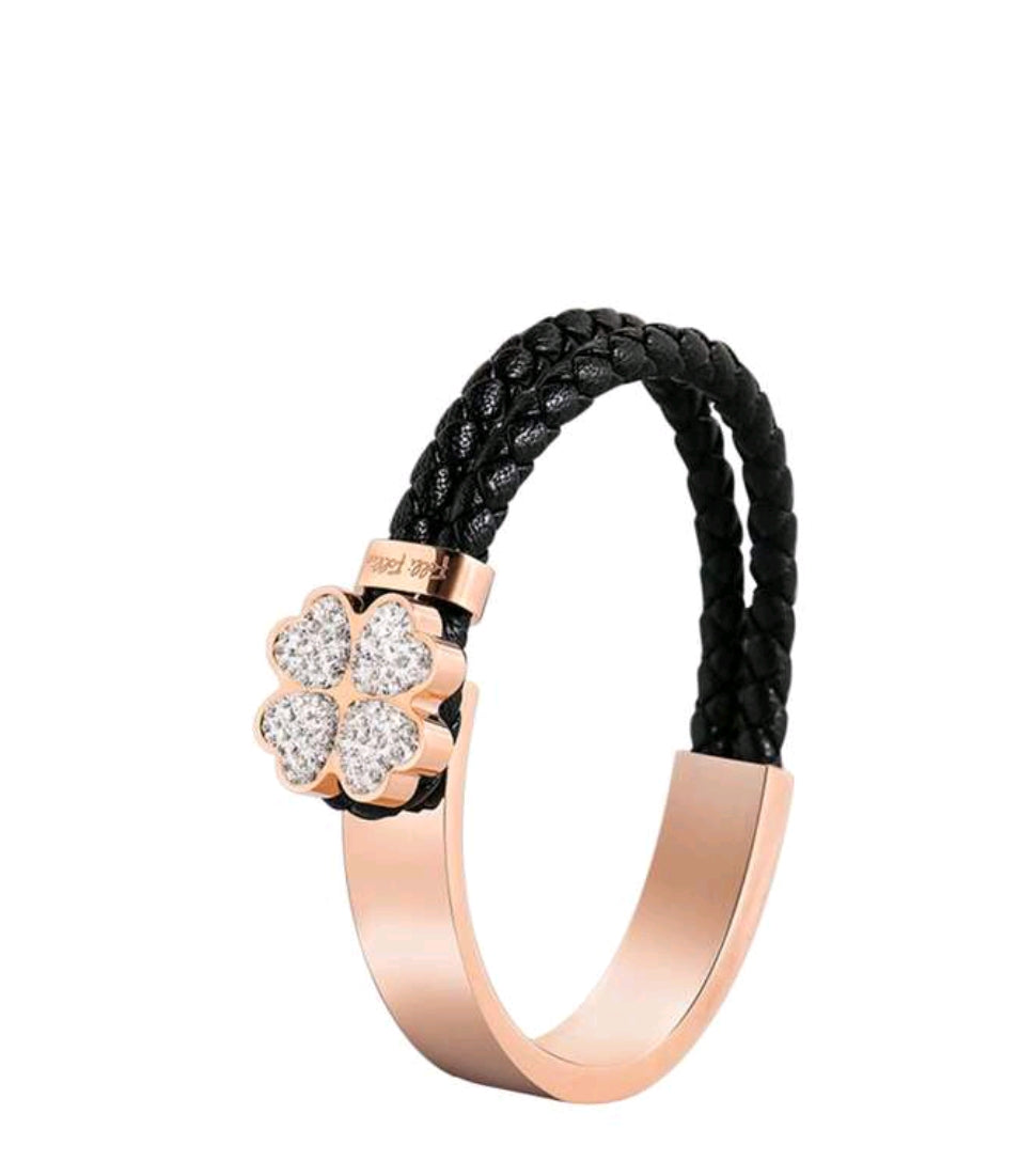 Bracelets For Women Titanium Steel Bracelet Four-Leaf Clover Bracelet Simple Design Style Exquisite Jewelry Lucky Symbol Jewelry Gift For Women