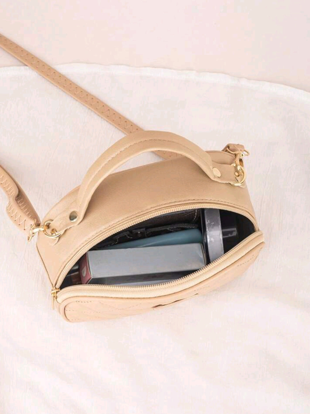 Women Embroidered Casual Crossbody Bag, Shell Shape Quilted Shoulder Handbag