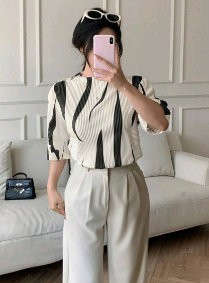 Asymmetrical Print Stand Collar Pleated Slim Fit Women's Short Sleeve T-Shirt  101924